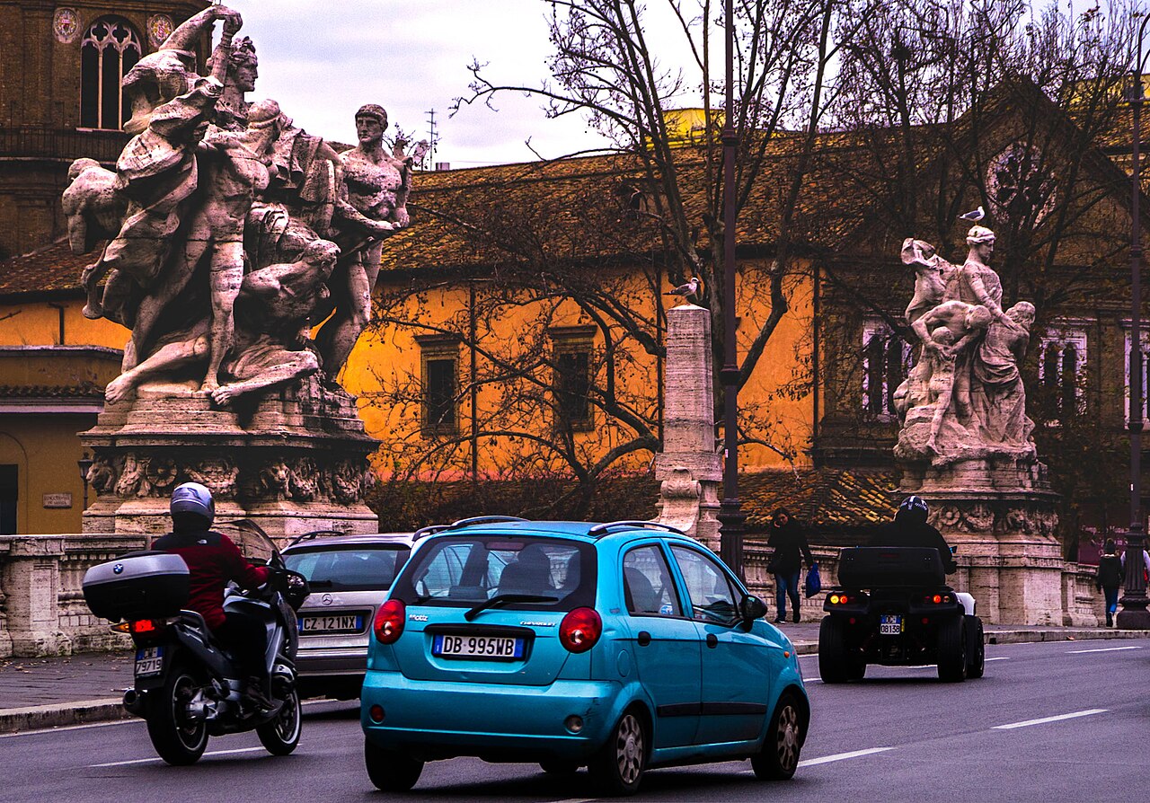 Traffico automobilistico nel centro di Roma