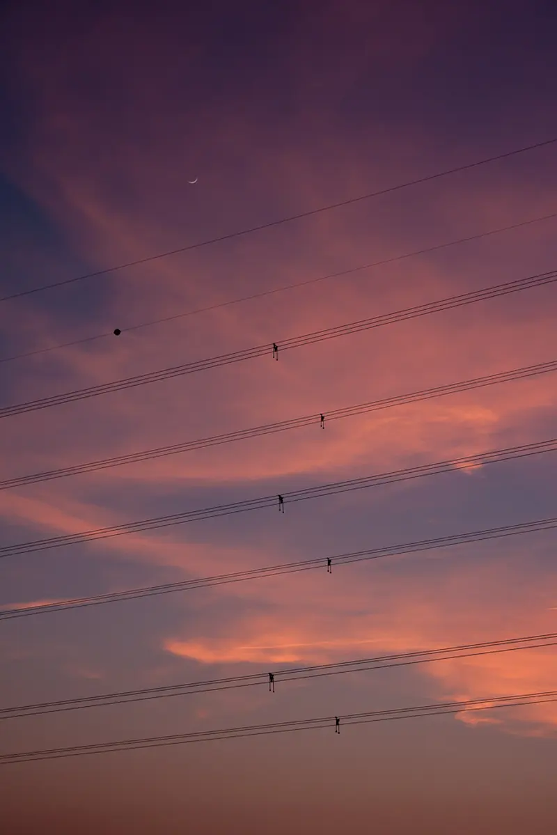 Linee elettriche in Veneto al tramonto